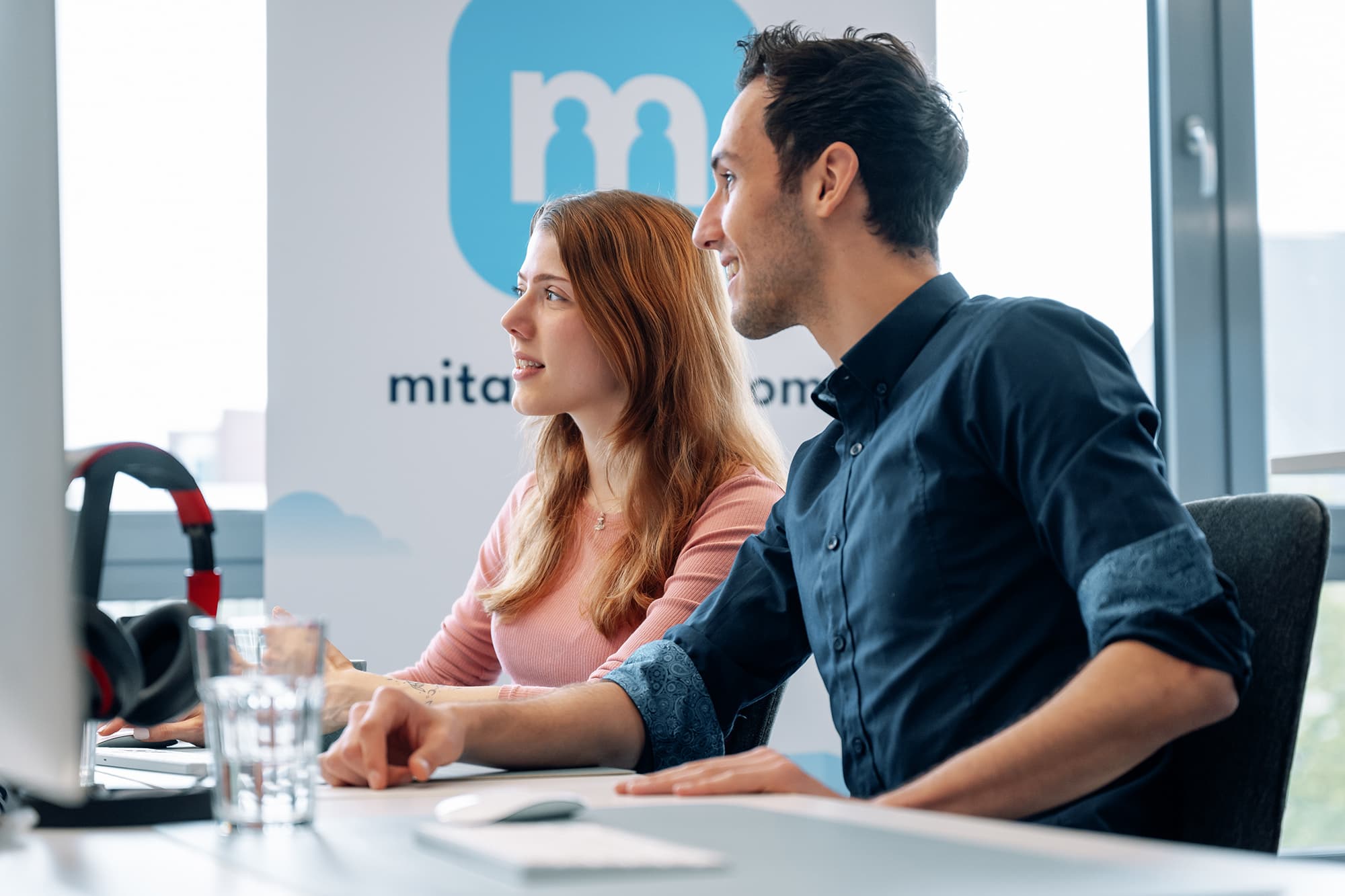 Recruiting-Team von mitarbeiter.com im Telefonat
