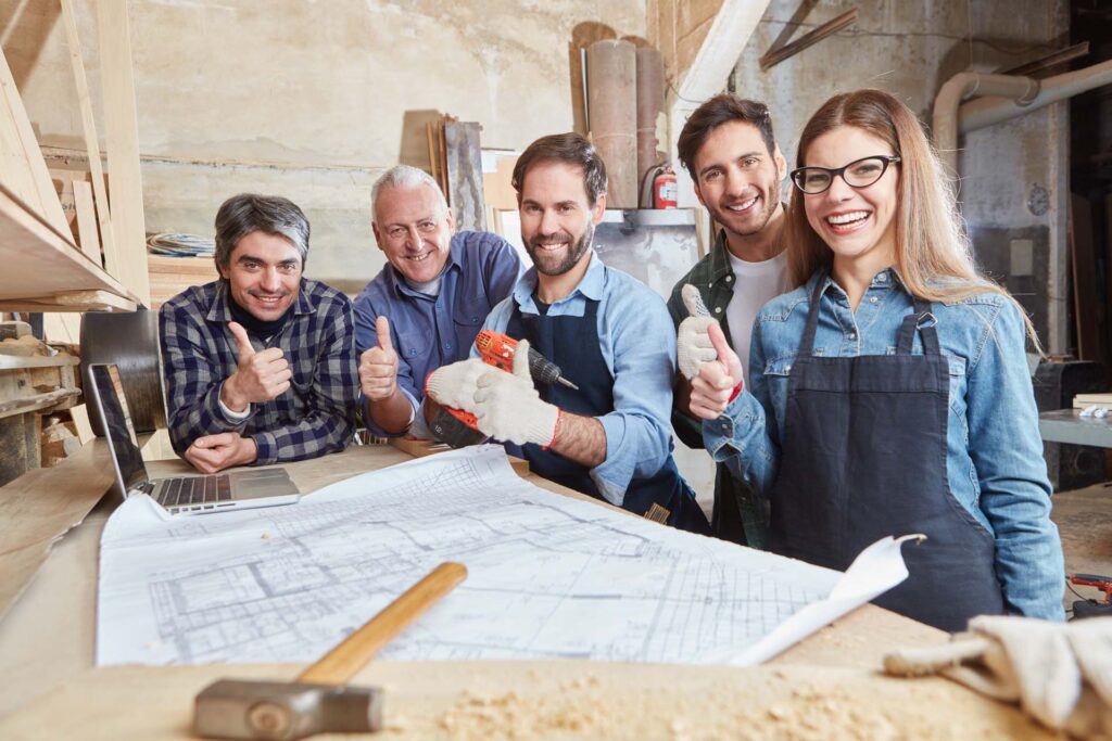 Handwerker halten die Daumen hoch